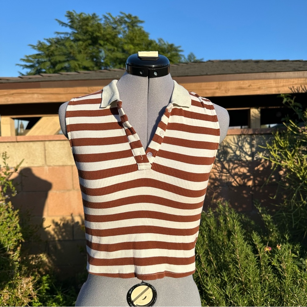 Papaya Large Sleeveless Brown and White Polo 3/4th Button Down Ribbed Crop Top
